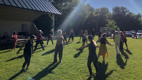 Big Move: Pilobolus Workshop Big Move: Pilobolus Workshop