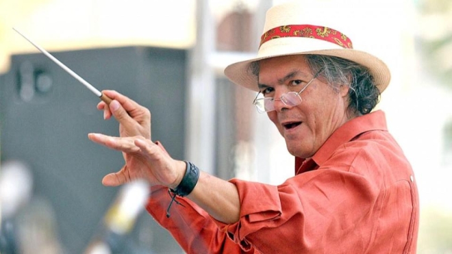 Arturo Márquez conducting